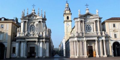 Tentato sequestro di giorno in pieno centro tor...