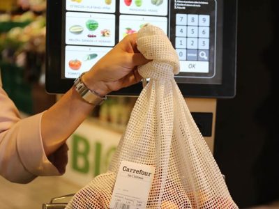 La spesa nei Carrefour della Spagna si fa con le reti in cotone