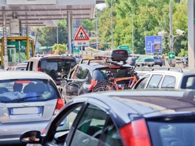 Maxi tamponamento sulla A4 tra Sirmione e Desenzano, dieci feriti lievi