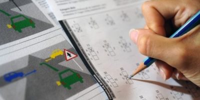 Con l’auricolare a sostenere la teoria di...