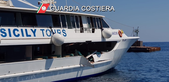 scontro traghetto tacht