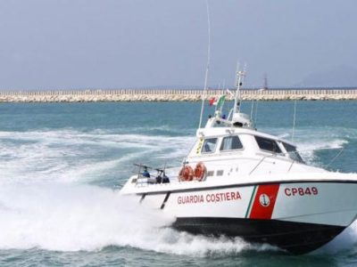 Cinque feriti è il bilancio di uno scontro fra un traghetto e uno yacht
