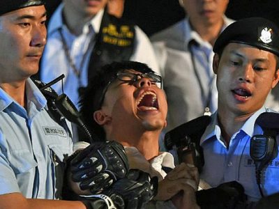 Scatta la repressione a Hong Kong, marcia cancellata e arresti