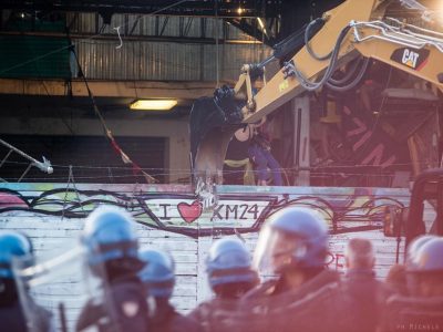 Bologna, sgombero con le ruspe al centro sociale Xm24