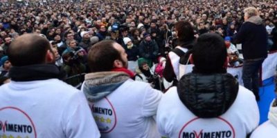 Ansie e speranze attendendo il voto dei militan...