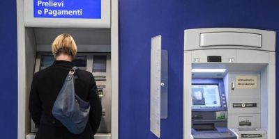 Banche, le spese di  gestione del conto crescon...