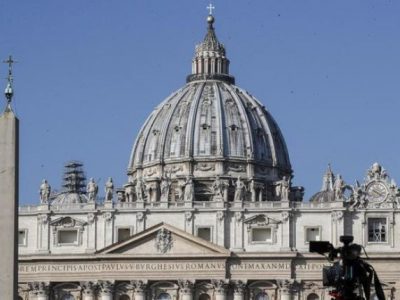 La chiesa cattolica romana fa una “Alleanza” e dona 1 milione per i bisognosi