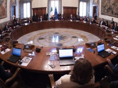 Coronavirus, il governo si prepara a varare misure più severe