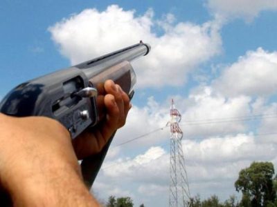 Durante battuta di caccia, parte un colpo e uccide il padre
