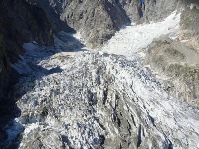 Allarme sul Monte Bianco: un ghiacciaio a rischio crollo