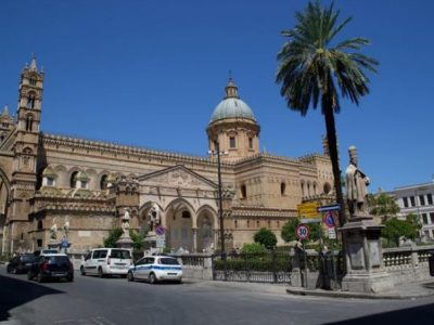Pistola alla mano, semina il panico in chiesa durante un matrimonio