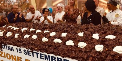A Latina il profiterole più grande del mondo: p...