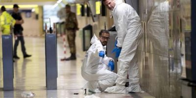 Accoltella vigilante, poi gli sottrae l’a...