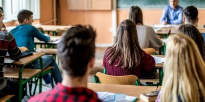 Scuola, nei prossimi dieci anni un milione di s...