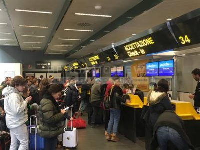 Micro tassa anche sui voli aerei, i “giallorossi” raschiano il fondo del barile