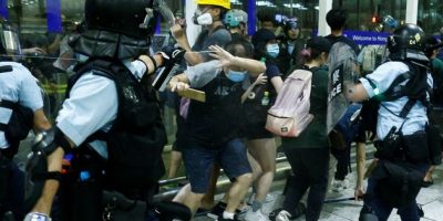 Bloccato dai manifestanti l’aeroporto di ...