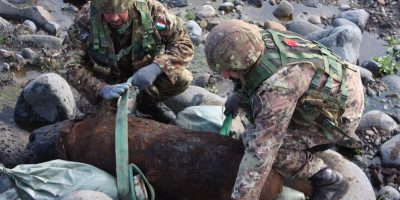 Disinnesco di una bomba d’aereo, evacuazi...