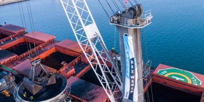 Protesta sulle gru degli attivisti della Rainbo...