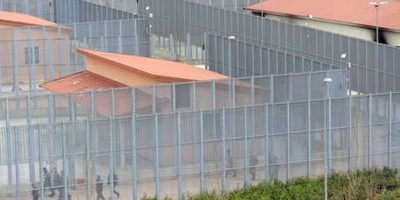 Notte d’inferno al Cpr di Torino: ferito ...