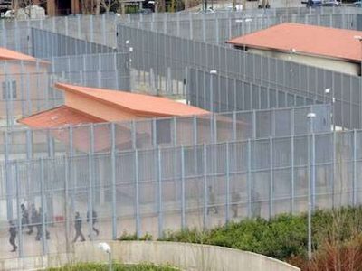 Notte d’inferno al Cpr di Torino: ferito un poliziotto, tre arresti