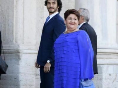 Politica e giornalismo “di spessore” la polemica sull’abito del Ministro Bellanova