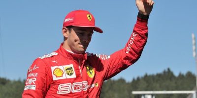 Charles Leclerc porta la Ferrari in pole position