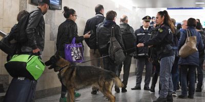 Fermata in aeroporto con cento grammi di eroina...