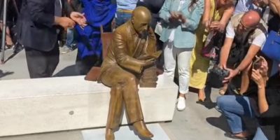Trieste, inaugurata la statua a Gabriele D̵...