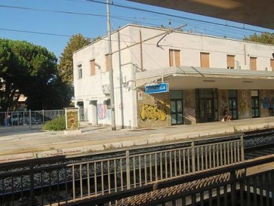 Donna travolta e uccisa dal treno a Francavilla, le indagini sono in corso