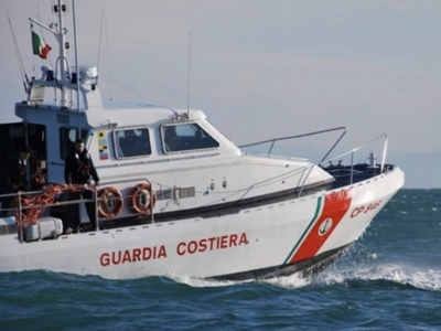 Tre diportisti salvati dalla Guardia costiera di Gioia Tauro