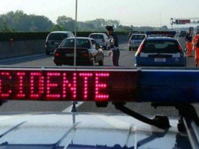 Tre morti sulla A26-A8, il tratto è stato chiuso per molte ore
