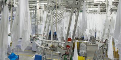 Mercato manifatturiero Usa, prima contrazione d...