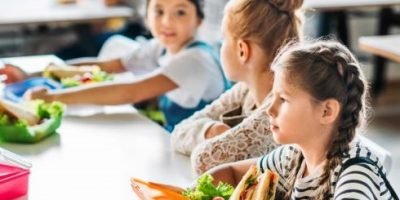 Francia: nelle mense scolastiche arriva il menu...