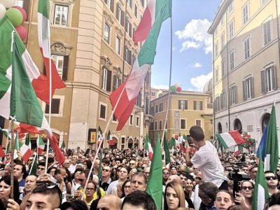 “Elezioni subito” in piazza  migliaia di manifestanti contro il governo