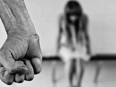 Molestie a donna ubriaca e con criticità psicofisiche, obbligo di firma per l’uomo