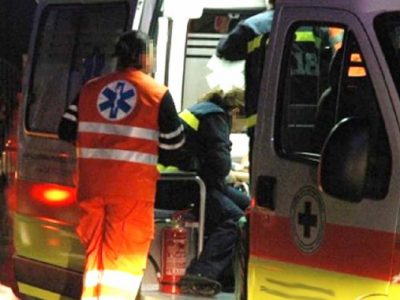 Muore folgorato da scarica elettrica mentre sistema l’antenna della roulotte