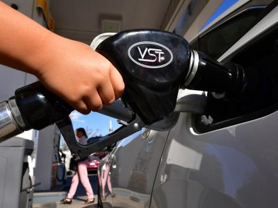 L’Arabia Saudita fa calare ancora il prezzo del petrolio