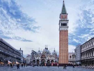 Venezia dice no a cineserie e moda low cost in piazza San Marco