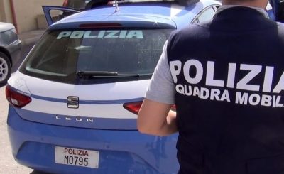 Pregiudicato assassinato per strada con tre colpi di pistola