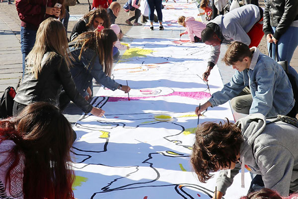 ragazzi a portici di carta