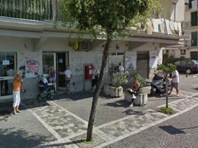 Tenta di riscuotere la pensione del marito morto da 5 anni, presa