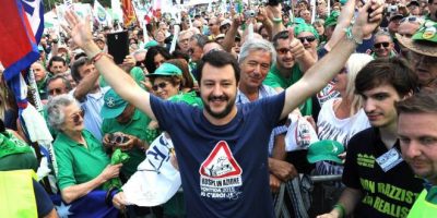 Salvini a Pontida rinfranca i leghisti, attesi ...