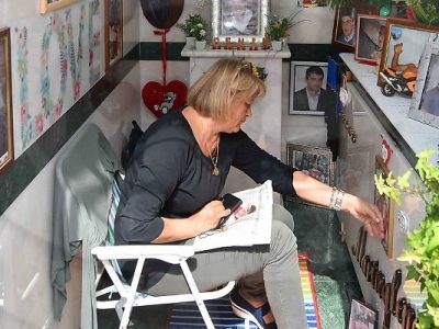 Sciopero della fame sulla tomba del figlio morto sul lavoro “Dopo 8 anni voglio la verità&#...