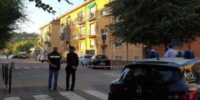 Macedone sequestra moglie e figlio, poi si cons...