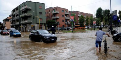 Il Seveso esonda per un forte temporale, allarm...