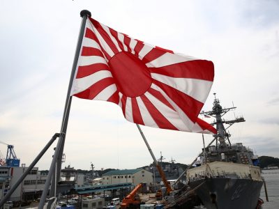 In Giappone torna a garrire la bandiera Imperiale del Sol Levante