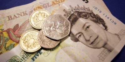 Effetto Brexit, sterlina in calo e nei Tory ari...