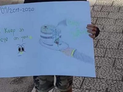 Manifesta da solo a Stornarella contro i cambiamenti climatici