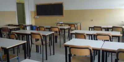 Topi a scuola nel milanese, bambini tenuti a ca...
