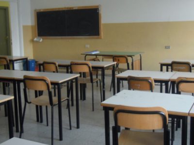 Topi a scuola nel milanese, bambini tenuti a casa per protesta